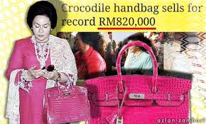 Beg tangan mewah rosmah mansor yang dirampas dari kondominium mewah pavillion. Malaysians Must Know The Truth In Malaysia Shock Titillation Disappointment Their Ex Pm Wife Could Steal So Much From Them In Latest Unfolding Drama Macc Reportedly Serves Notice To Najib Over