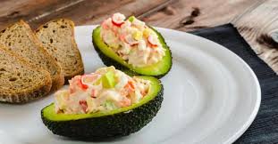 Avocats Farcis Au Crabe Mayonnaise Legere Et Tabasco C Recette Avocat Farci Recette Avocat Et Recettes De Cuisine