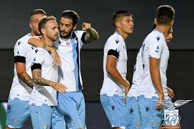 Lazio ) أحد الأقاليم العشرين المكونة للأراضي الإيطالية، يقع وسط إيطاليا مطلا على البحر المتوسط غربا. Ù„Ø§ØªØ³ÙŠÙˆ ÙŠØªØ¹Ø«Ø± ÙˆÙØ§Ø±Ù‚ Ø§Ù„Ù€4 ÙŠØ´Ø¹Ù„ Ø§Ù„Ù…Ù†Ø§ÙØ³Ø© ØµØ­ÙŠÙØ© Ø§Ù„Ù…ÙˆØ§Ø·Ù† Ø§Ù„Ø¥Ù„ÙƒØªØ±ÙˆÙ†ÙŠØ©