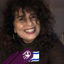 לא יודע למה, כל שנה כשאני מכין את החנוכיות אני מרגיש שזה נס שאנחנו עדיין  כאן . עם ישראל ושדה פרחים לנצח נצחים !