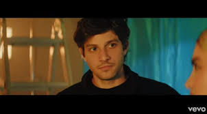 Laura neiva, namorada do ator chay suede, posou com pablo morais, ex de anitta, para um ensaio. Chay Suede Pode Interpretar Ayrton Senna Em Serie Da Netflix Televisao O Dia