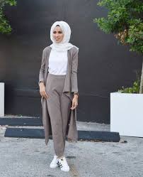 See more of baju muslimah on facebook. Tampilan Casual Mengenakan Bawahan Celana Kasual Model Pakaian Hijab Gaya Hijab