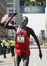 He was the world record holder in the men's marathon with a time of 2 hours 2 minutes 57 seconds, a record which he held until eliud kipchoge broke it in 2018 with a time of 2:01:39. Boston Marathon Cheruiyots Hattrick Und Armstrongs Schmerzen Mehr Sport Faz