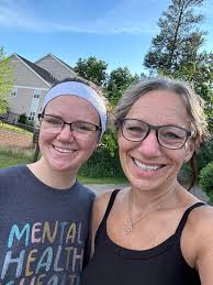 Distance of walkway between Hanafords and Dino's?