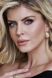 Brilhe com as semijoias da Kris Mayer! Acesse o nosso site e garanta j...