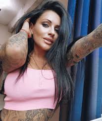 The actress & musician is dating , her starsign is cancer and she is now 33 years of age. Julia Jasmin Ruhle Mann Instagram