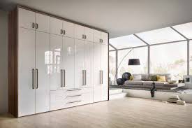 Horizont 8000 Von Nolte Schrank Nussbaum Hochglanz Weiss Nolte Mobel Bett Design Modern Schrank Design