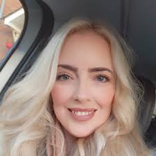 New tenant at GLITTERBOX ✨ Roisin Henry is owner of Soundness of Soul. She  is mum to 3 daughters and a part time social media manager. Roisin loves  family time, reading, animals