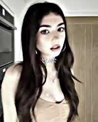 Ariana Carlson's Instagram, Twitter & Facebook