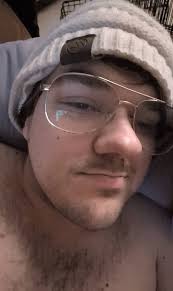 Not straight but thought I'd shoot my shot ✨