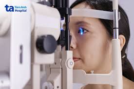 Phẫu thuật khúc xạ mắt: Chỉ định, phương pháp và quy trình mổ