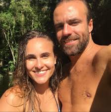 Filha de Roger Flores, Lara Barth relembra Deborah Secco como madrasta:  'Simplesmente incrível'