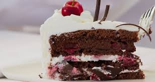 La ricetta della torta foresta nera originale prevede l'uso di ciliege fresche o sciroppate ma, se lo preferite, potete rivisitare leggermente la ricetta e infine ponete la foresta nera nel frigorifero. Foresta Nera Torta Ricetta Knam Ricette 2020