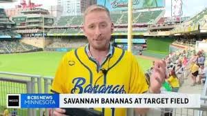 Savannah Bananas ready to play ball at Target Field