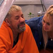 Promi Big Brother 2021 (Sat.1): Uwe Abel weint bittere Tränen im Gespräch  mit Payton Ramolla
