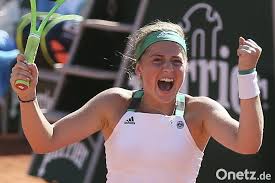 Jelena ostapenko celebrates winning her french open match against karolina pliskova. Jelena Ostapenko Trifft Im Finale Der French Open Auf Simona Halep Final Einzug Zum Geburtstag Onetz