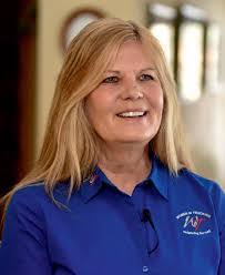 Lauren Oakes's Instagram, Twitter & Facebook