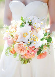 Bahar kızıl (nacido el 5 de octubre de 1988) es un cantautor alemán de origen turco , más conocido como uno de los miembros fundadores. Bridal Bouquets Perfect For A Spring Wedding Flowers Are Always A Guarantee Of A Smile And Spring Flowers Ha In 2020 Brautstrausse Hochzeitsmotto Blumenstrauss Hochzeit