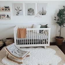 Nursery Liebe Einen Klassischen Geschlechtsneutralen Kindergarten Mit Dekor Und Einem Baby Z Geschlechtsneutrales Kinderzimmer Kinder Zimmer Kinderzimmer