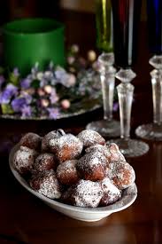 Le castagnole e le frappe, tipici dolci carnevaleschi diffusi in tutto il centro italia; Castagnole Di Ricotta Stefania Profumi E Sapori