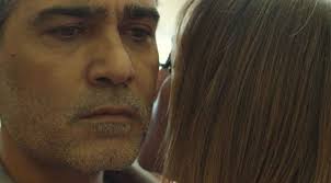 Avance semanal final de 'Infiel': Ali y Zeinep miran la tumba de Volkan, ya  lo han perdonado