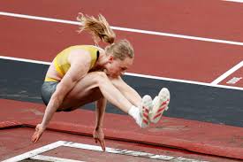 El triple salto o salto triple es una prueba de atletismo que se engloba dentro de la categoría de saltos. Gwhciysfmutyvm