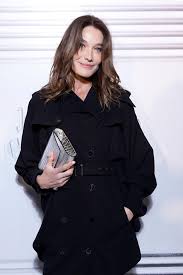 Supermodel naomi campbell has become the mother of a baby girl. Carla Bruni Sie Teilt Seltene Aufnahmen Ihrer Tochter Giulia Gala De