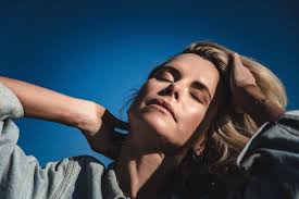 HOLLY WILD sheds all baggage to have NO LIMITS