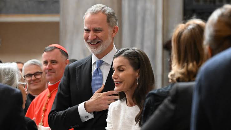 El día que la reina Letizia dejó de ir con Felipe a sus bodas de fin