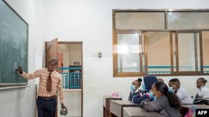 Membuat suasana kelas menjadi lebih semarak tentu jadi tantangan tersendiri ya bagi seorang guru. Sekolah Untuk Murid Berkebutuhan Khusus Kongo Kekurangan Sumber Daya