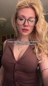 daphne blue (@dlitttled)