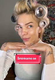 1. Korektor stavljaj malim suhim kistom ☝🏻 2. Tekuću podlogu mokrom  spužvicom 👌🏼 3. Deblji kist 200 je odlican za konturiranje ili matiranje  🙌🏻 4. Flafi veliki kist sve blenda 🫶🏻 #sminkamse ...