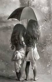 Black And White Umbrella Wallpaper Best Friends 3 Umbrella Photo Dancing In The Rain