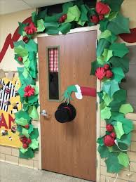 At Hikendip You Can Find The Latest Travel Blogs Food Blogs Fashio In 2020 Door Decorations Classroom Christmas Office Christmas Decorations Holiday Door Decorations