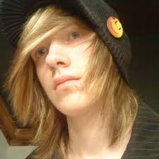 Danny Stricker (@Neonpinkii)