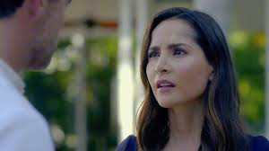 Santiago pide el divorcio a Catalina en Sin Senos Si Hay Paraíso