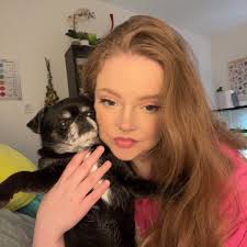 Is this a little girl or boy?? Any help