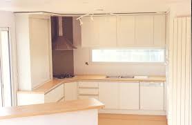 Pour la cuisine, notre menuisier cuisiniste fait des formations pour optimiser l'ergonomie, le passage et bien sur les aménagements et finitions selon vos goûts ou habitudes. Bosredon Menuiserie Cuisines