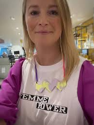 Holly Bench's Instagram, Twitter & Facebook