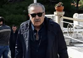 Ο λάκης λαζόπουλος παρουσιάζει το βιβλίο του: Se Klima Odynhs H Khdeia Ths Syzygoy Toy Lakh Lazopoyloy Sth Drama Kallitexnes Kai Filoi Sto Pleyro Toy Lifo
