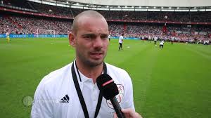 Wesley sneijder has been fantastic the latest weeks. Wesley Sneijder Zoenend Gespot En We Weten Dus Eindelijk Met Welke Dame En Het Is Geen Yolanthe Dagelijks Nederland