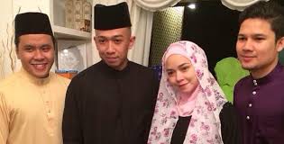 Bekas isteri pelawak terkenal indonesia, sule, lina dilaporkan meninggal dunia, pagi ini. Nedim Nazri Nafi Bakal Kahwin Nora Danish