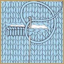 Das Perfekte Knopfloch Wird In Nur Einer Reihe Gestrickt Bei Kraus Gestricktem Oder Auf Der Ruckseite Von Glat Knopfloch Stricken Stricken Stricken Grundlagen