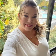 Lynette Stover's Instagram, Twitter & Facebook