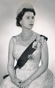 Official Portrait Of Queen 1961 Queen Elizabeth Queen Elizabeth Ii Elizabeth Ii