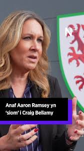 Mae'r cyflwynydd Mari Grug ymhlith saith o wynebau adnabyddus eraill sydd  wedi eu henwi'n llysgenhadon Ymchwil Canser Cymru. Mae cyflwynydd Heno  bellach wedi ei henwi'n un o 'Saith Seren' yr elusen, a