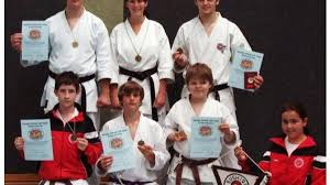 Karatekas auf Platz drei