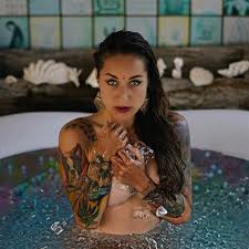 Je to američan, který žije v anglii, docela sympatický kluk a já jsem teď. Pritel Ji Umiral Na Covid Kamu Se Ozvala Z Americkeho Dobrodruzstvi Zachranil Je Pry Saman Expres Cz