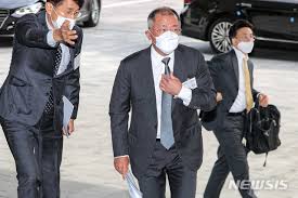Jun 13, 2021 · 정의선 회장이 서울 양재동 본사 사옥에서 현대차 고성능 브랜드 n 전시물 앞에서 포즈를 취하고 있다. ë‰´ì‹œìŠ¤