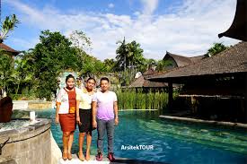 Seminyak beach is a short stroll from hotel vila lumbung, and other popular attractions like petitenget temple are within a mile (2 km). Vila Lumbung Bali Hotel Nuansa Alam Yang Sangat Eksotis Arsitektour